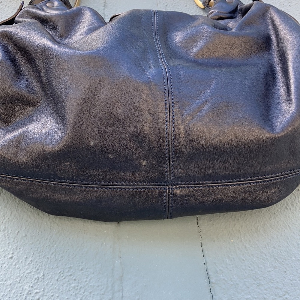 Hogan Navy Blue Butter Leather Shoulder Bag - Picture 12 of 14